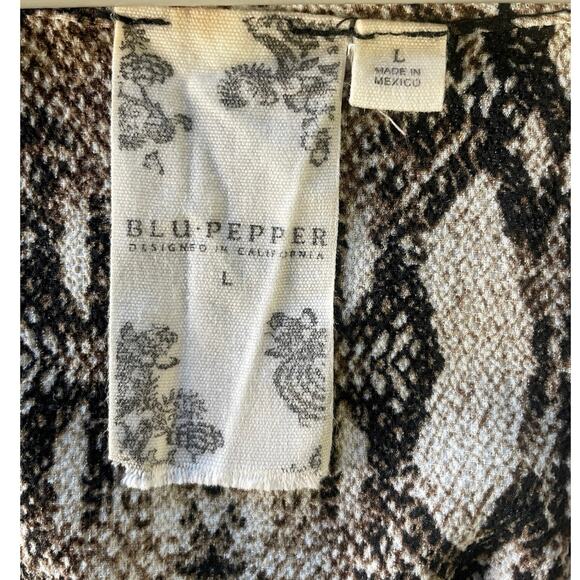 Blu Pepper Animal Print V-Neck Wrap Blouse Short Sleeve Size Large - Picture 5 of 8